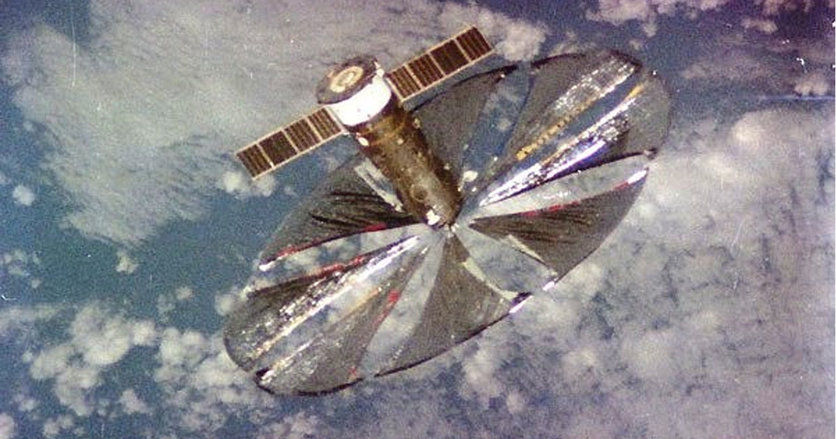 Government scientists are calling on the European Union to ban massive space mirrors and other forms of solar geoengineering.