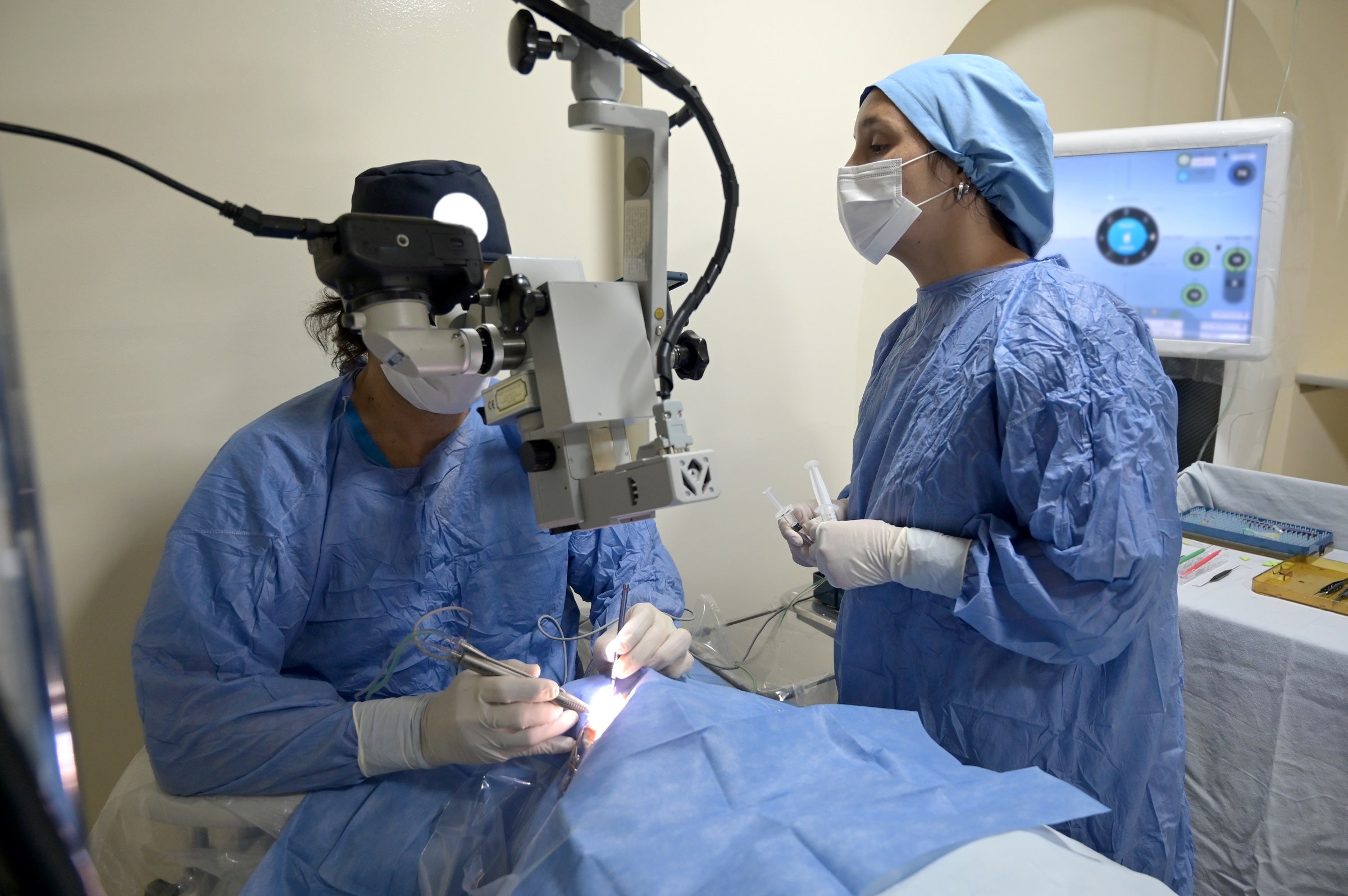 Scientists Testing New LASIK-Like System That Doesn't Use a Laser on Eyeball