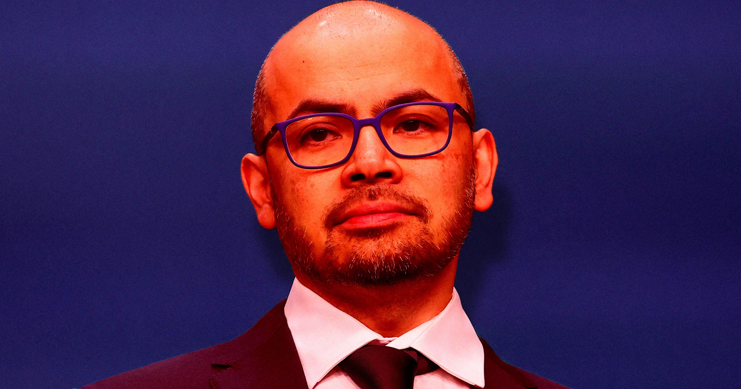 British researcher and Google DeepMind CEO Demis Hassabis is throwing cold water on claims that AI has achieved "PhD-level" intelligence.